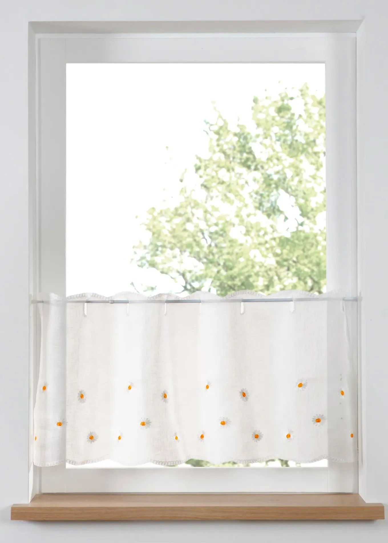 Brise-bise à broderie florale