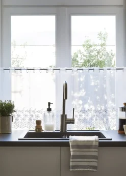 Brise-bise avec broderies anglaises et polyester recyclé