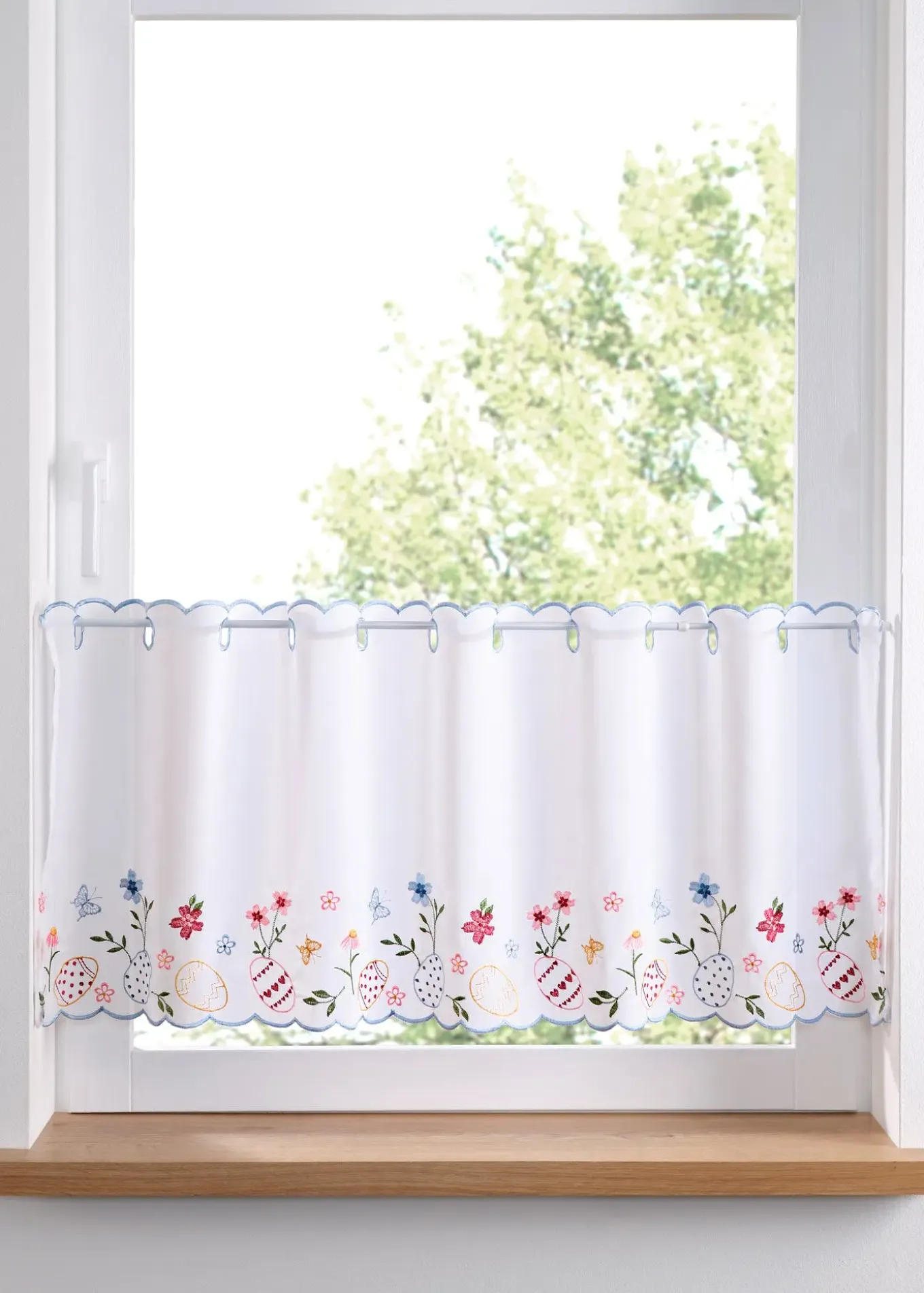 Brise-bise avec motifs de Pâques brodés