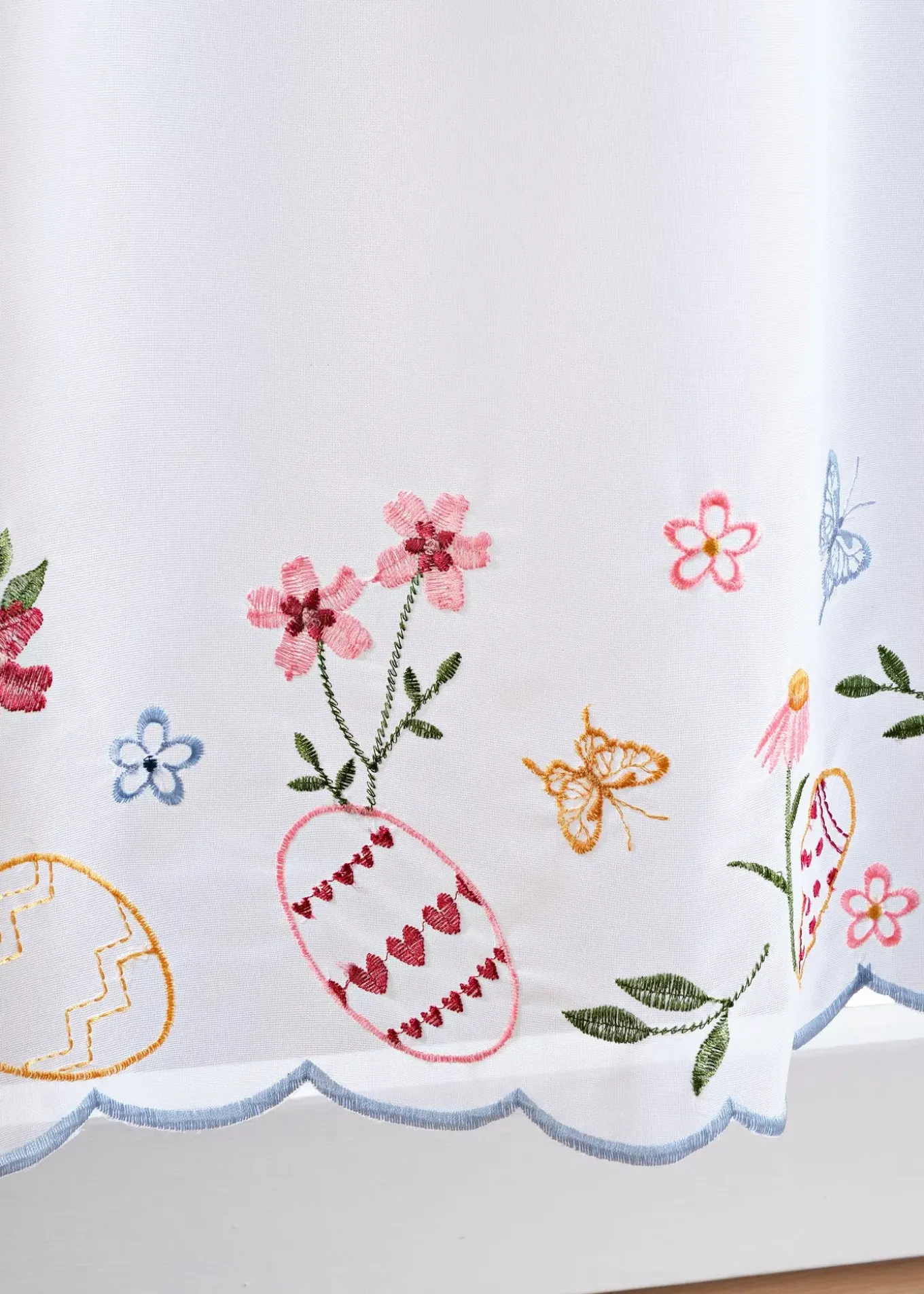 Brise-bise avec motifs de Pâques brodés