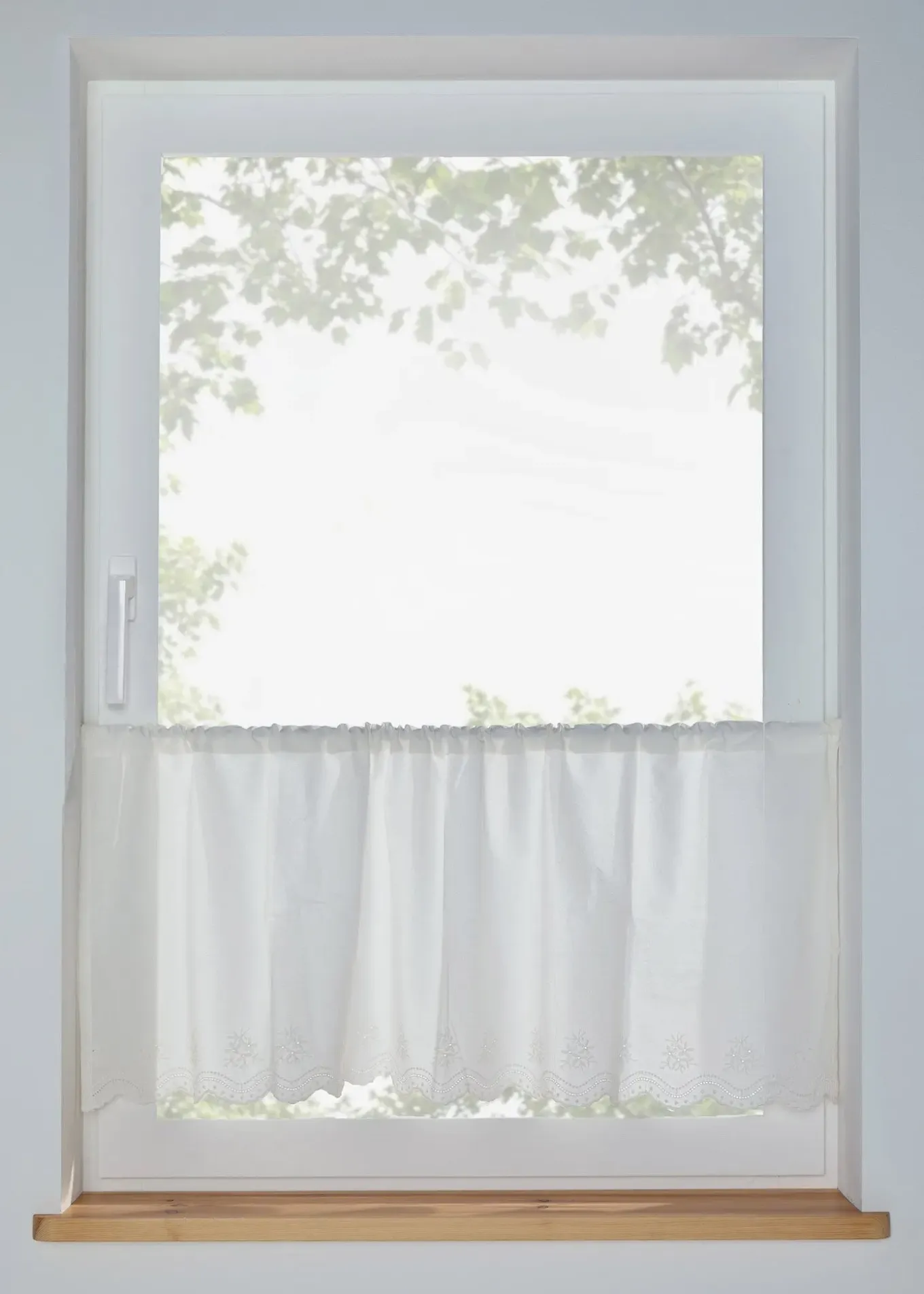 Brise-bise brodé en coton