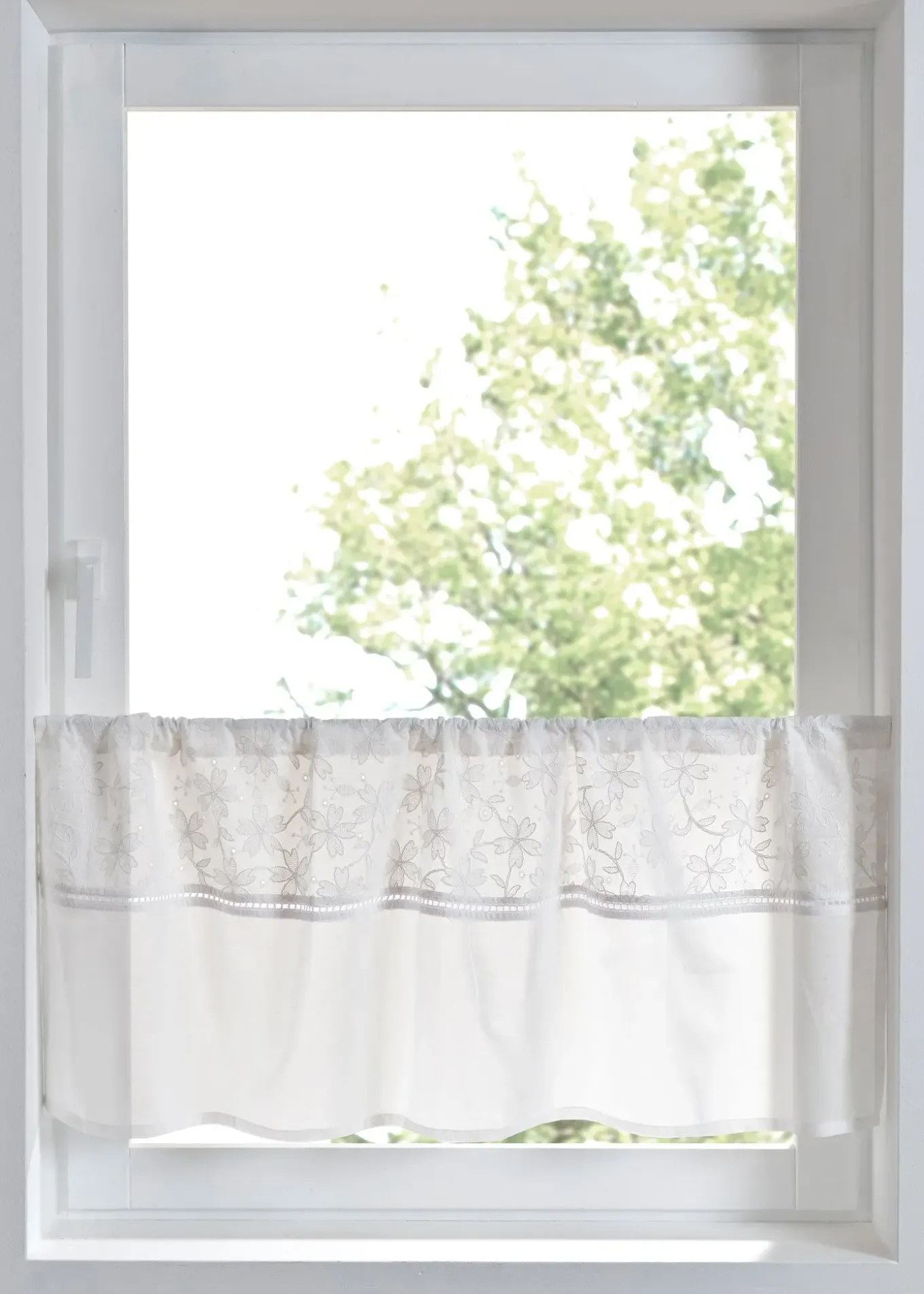 Brise-bise en coton avec broderies