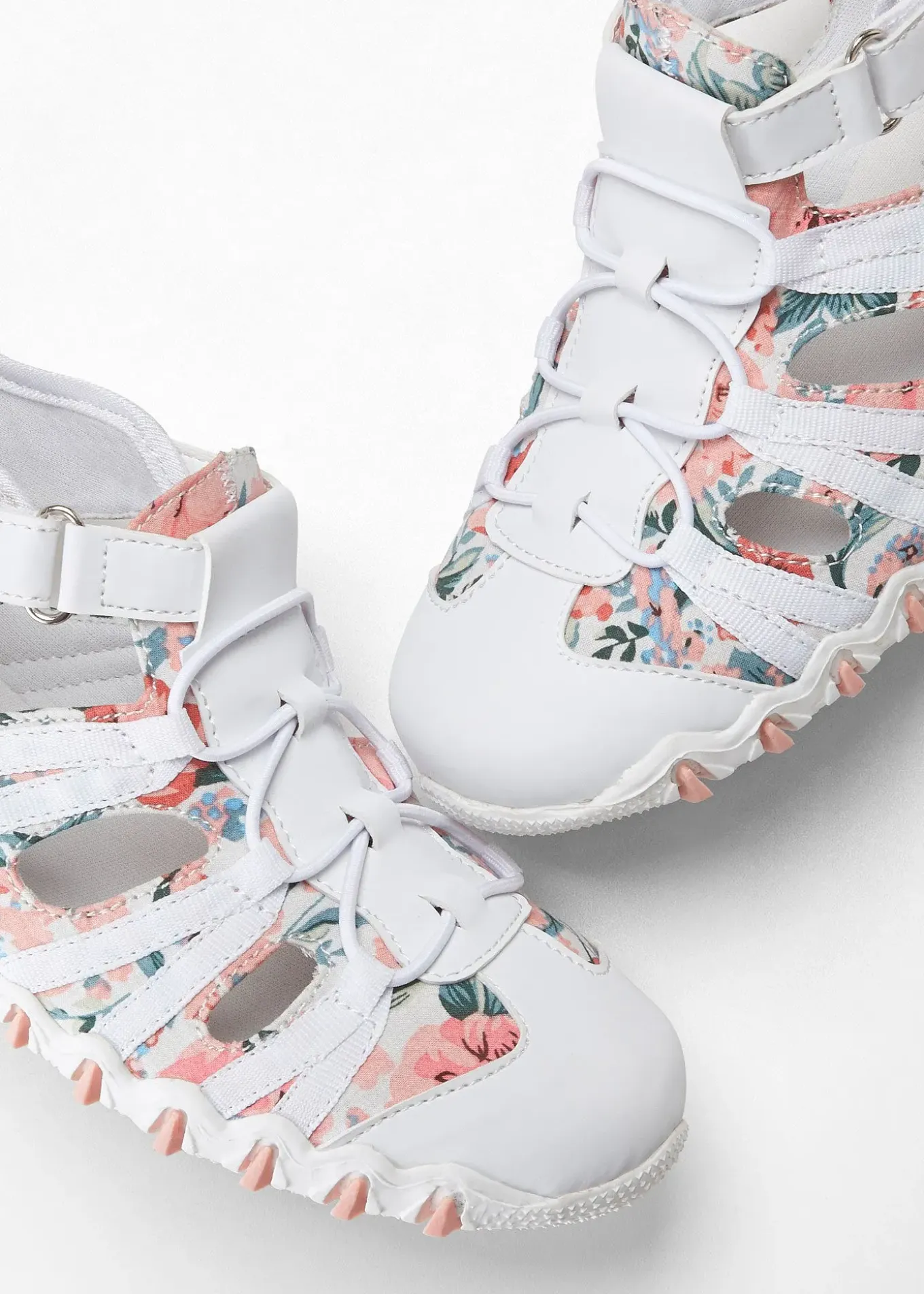 Chaussures à semelle crantée