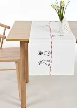 Chemin de table avec broderie de lapins