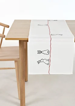 Chemin de table avec broderie de lapins