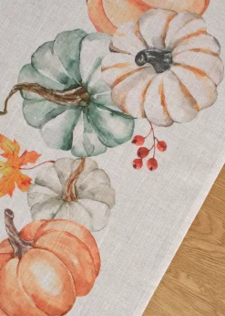 Chemin de table contenant du lin