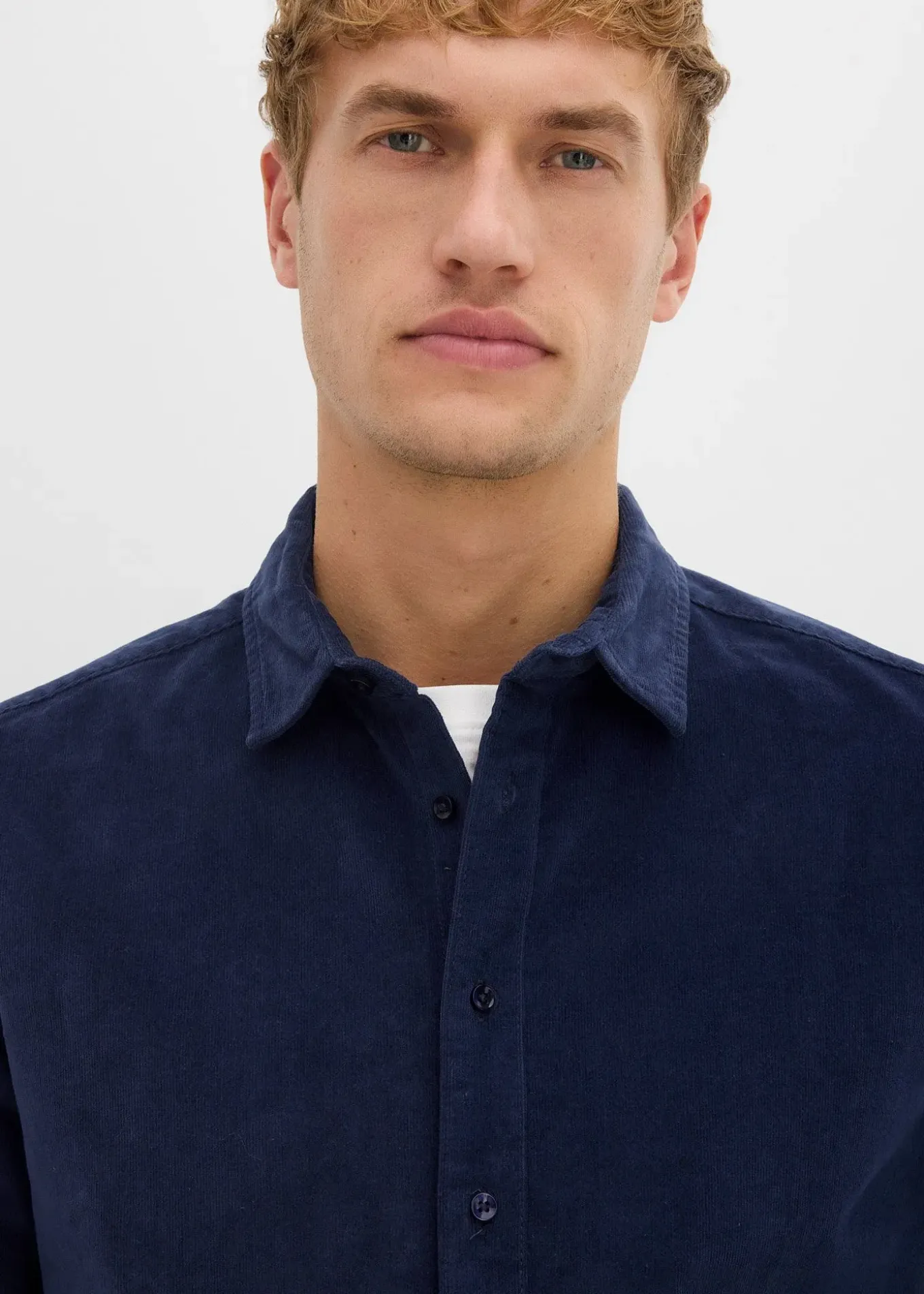 Chemise douce en velours de coton côtelé extensible