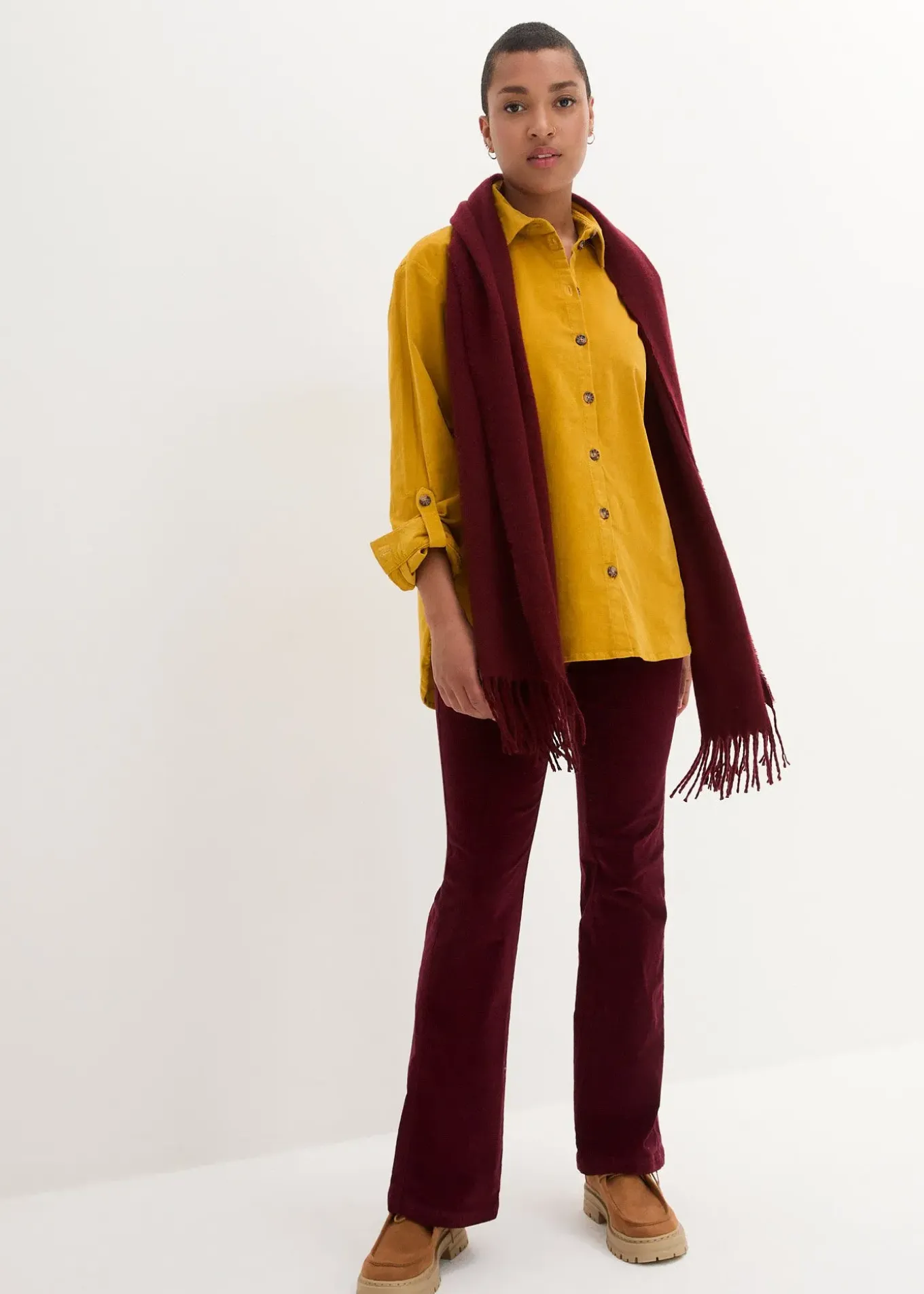 Chemise en velours côtelé avec fentes sur le côté