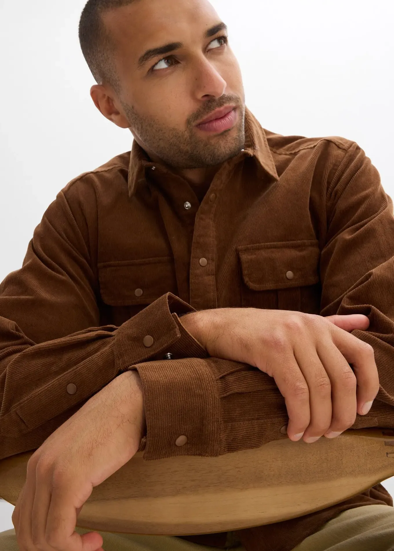Chemise en velours côtelé de coton extensible