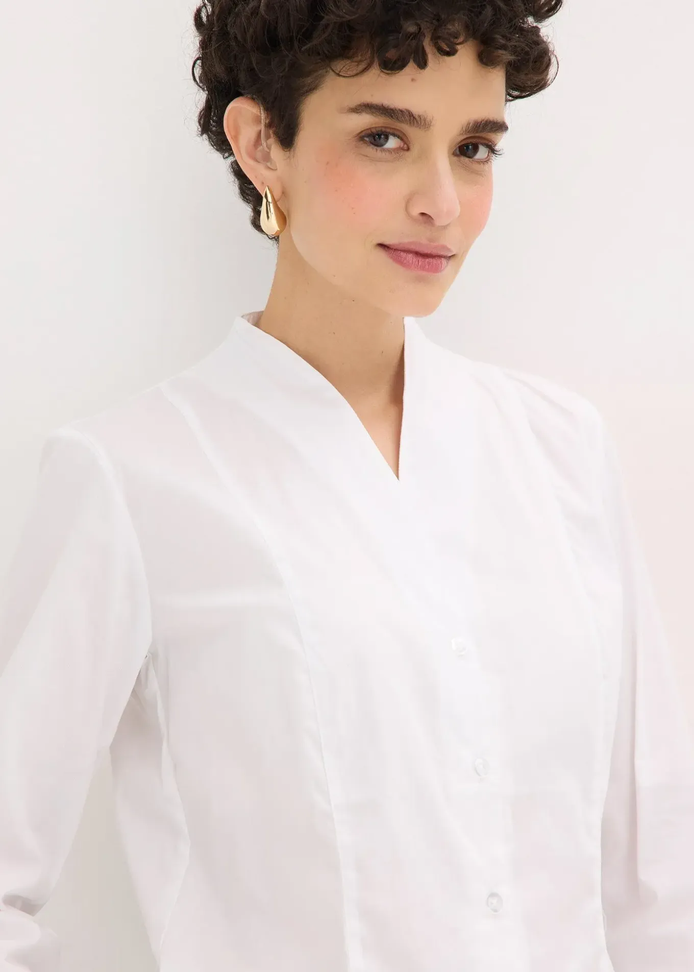 Chemisier à col cygne en popeline extensible légèrement transparente