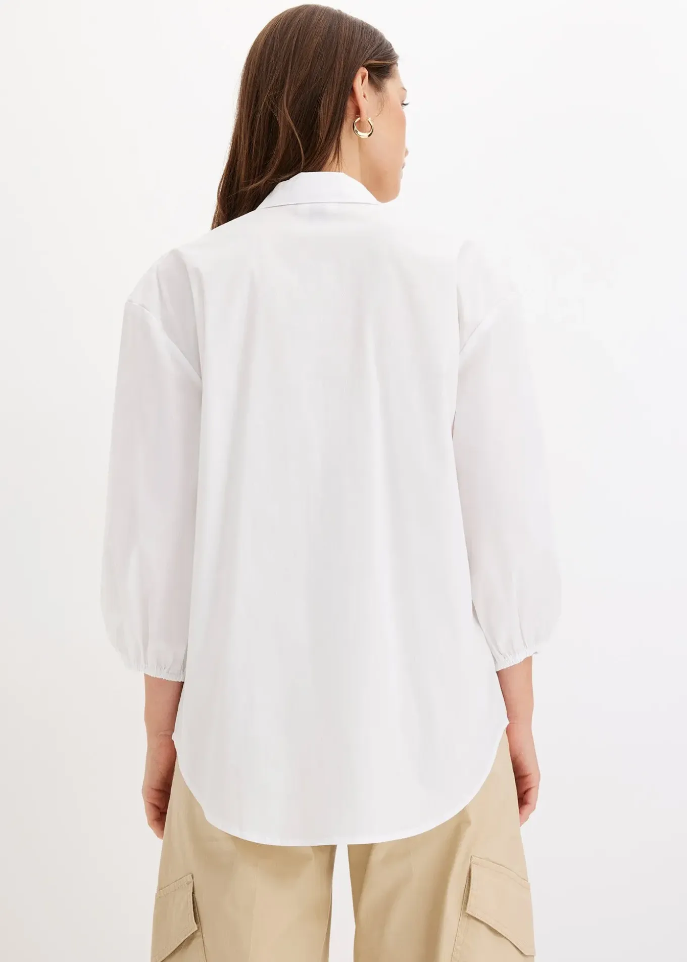 Chemisier court devant, long derrière, manches ballon