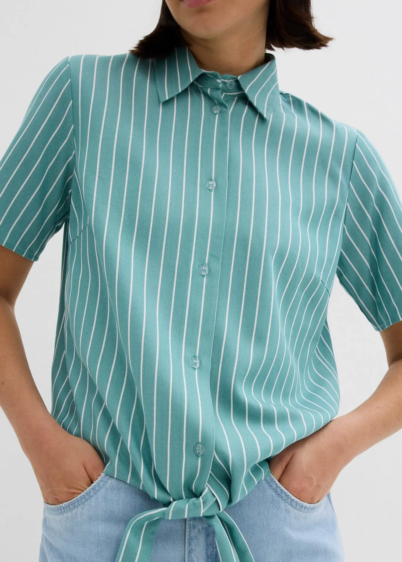 Chemisier manches courtes rayé à détail noué