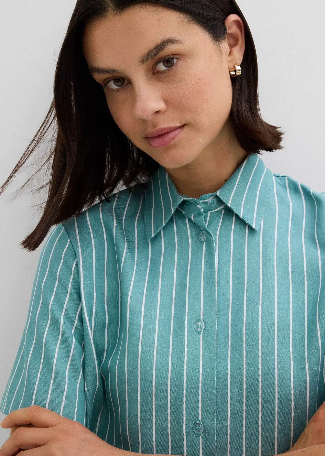 Chemisier manches courtes rayé à détail noué