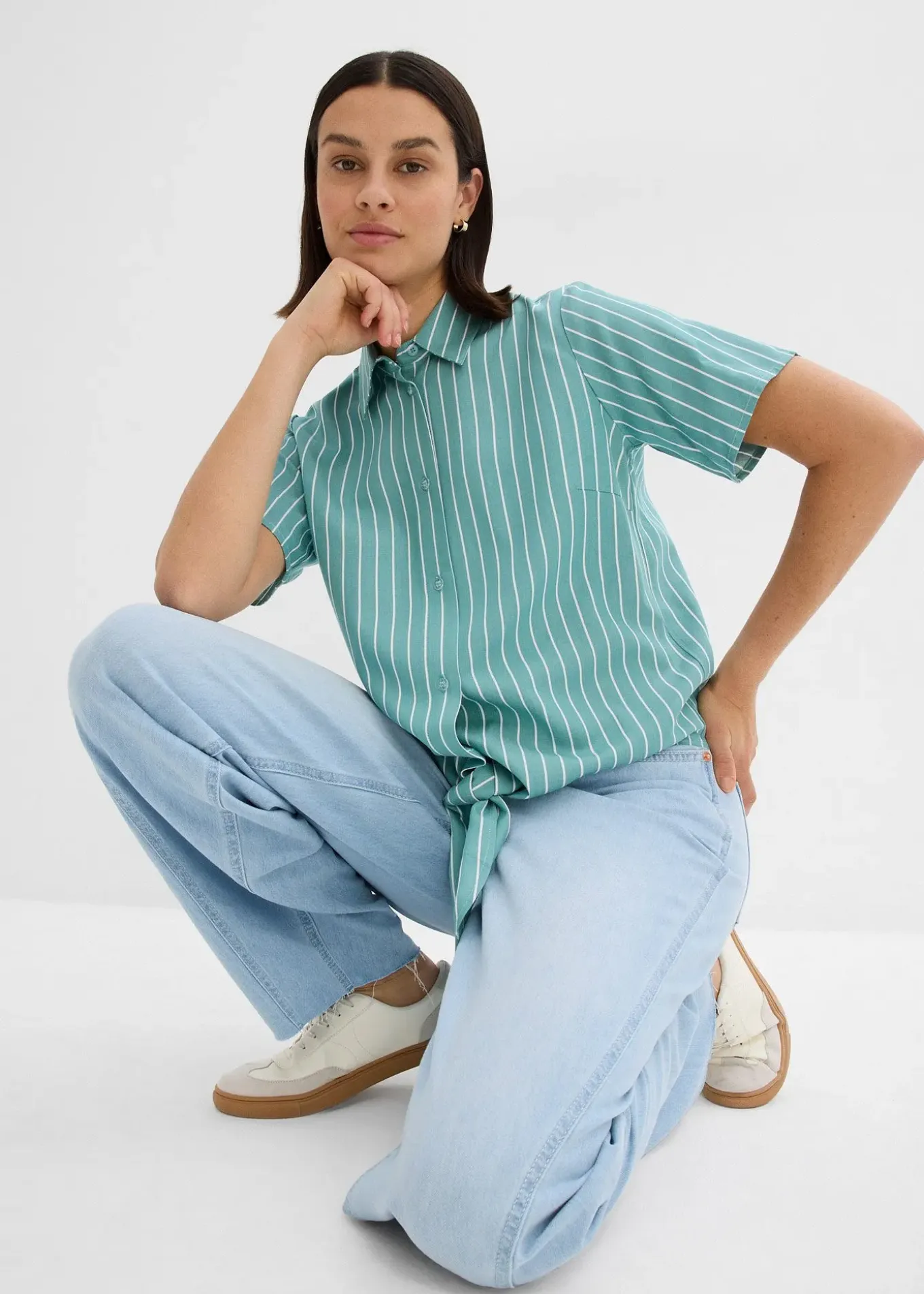 Chemisier manches courtes rayé à détail noué