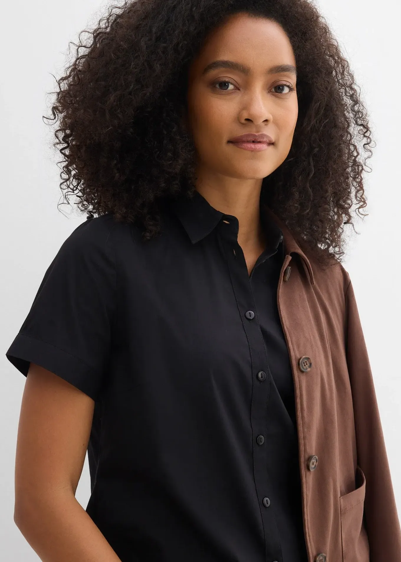 Chemisier manches courtes extensible en coton majoritaire