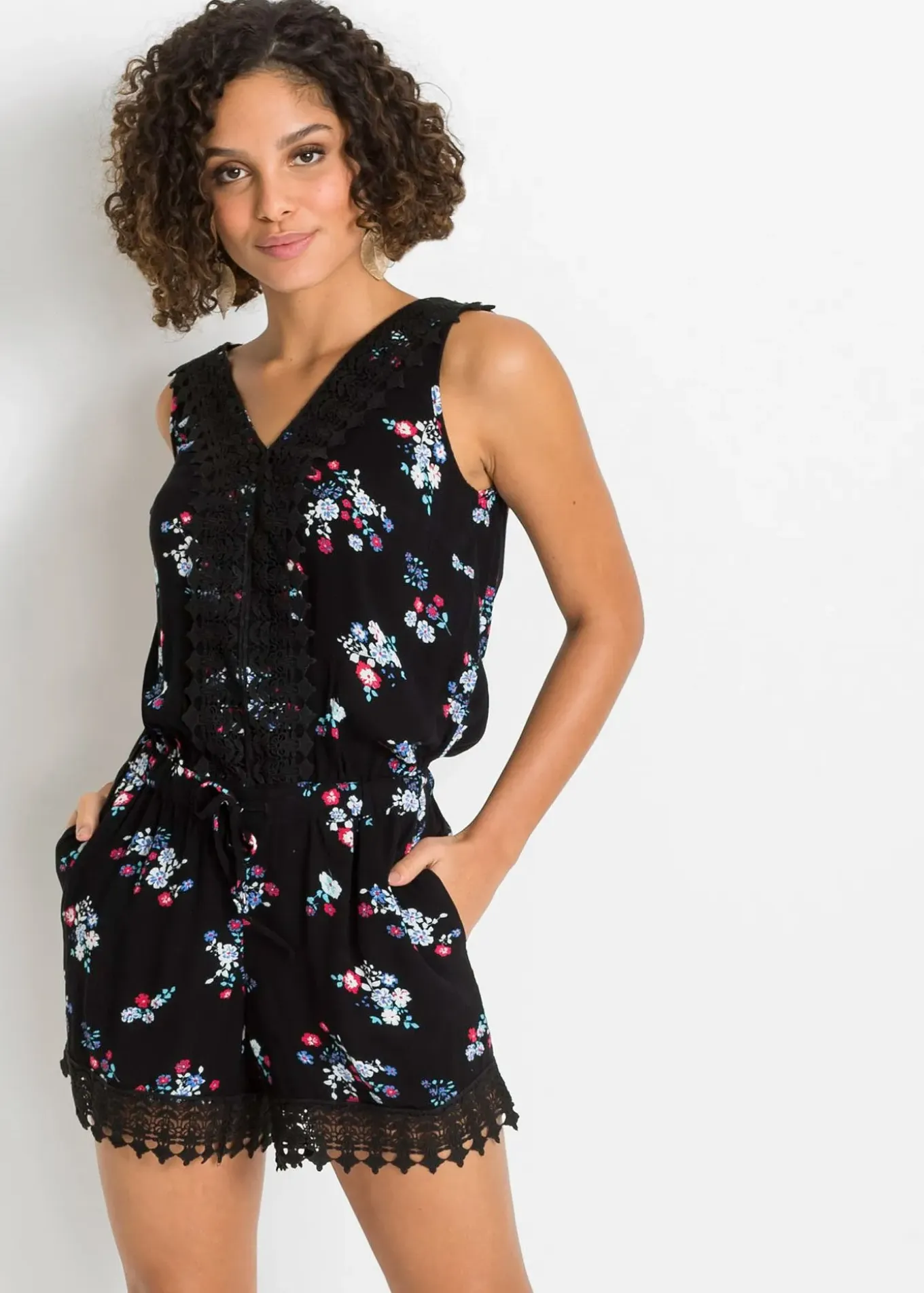 Combinaison à dentelle