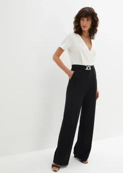 Combinaison avec boucle décorative