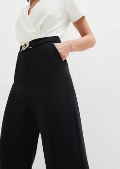 Combinaison avec boucle décorative