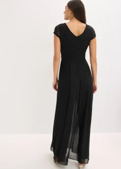 Combinaison avec dentelle et empiècement de mousseline