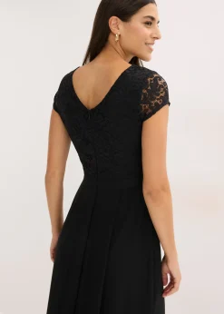 Combinaison avec dentelle et empiècement de mousseline