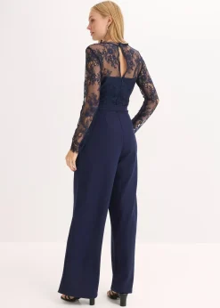 Combinaison avec dentelle