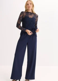 Combinaison avec dentelle