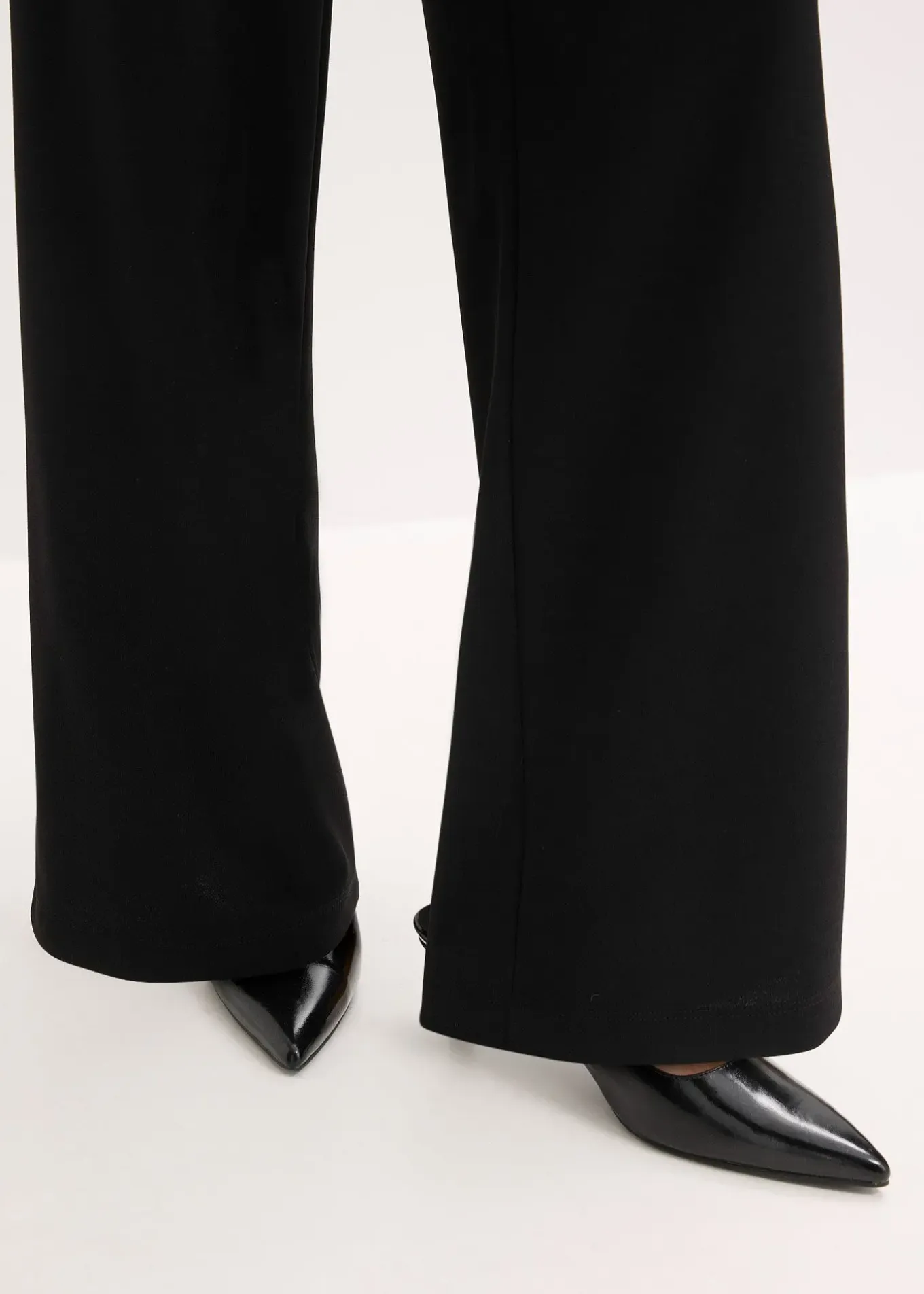 Combinaison en crêpe texturé avec perles brodées