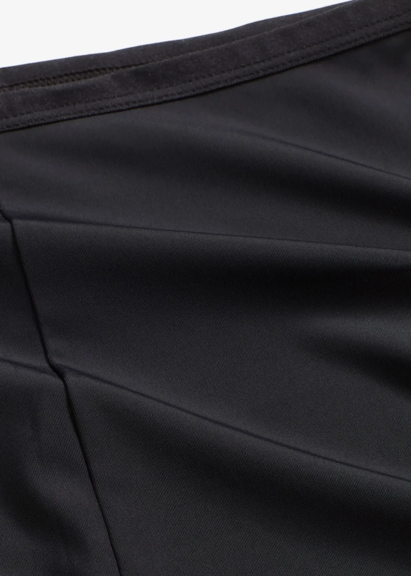 Cycliste anti-frottement en matière rafraîchissante