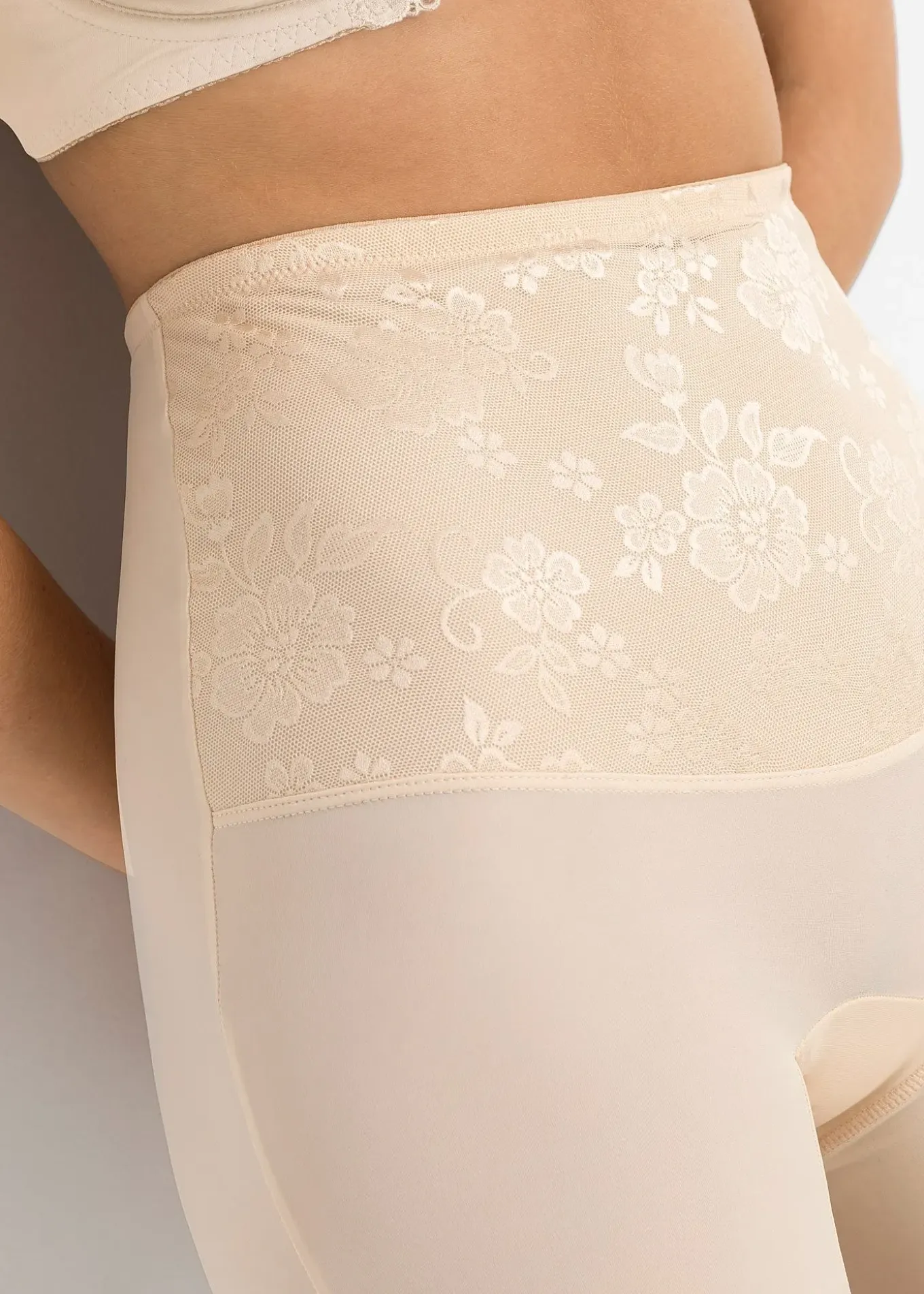 Cycliste sculptant, maintien modéré