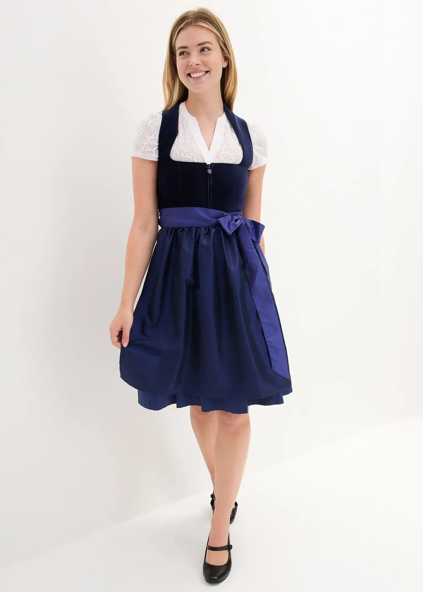 Dirndl avec corsage en velours et tablier en satin