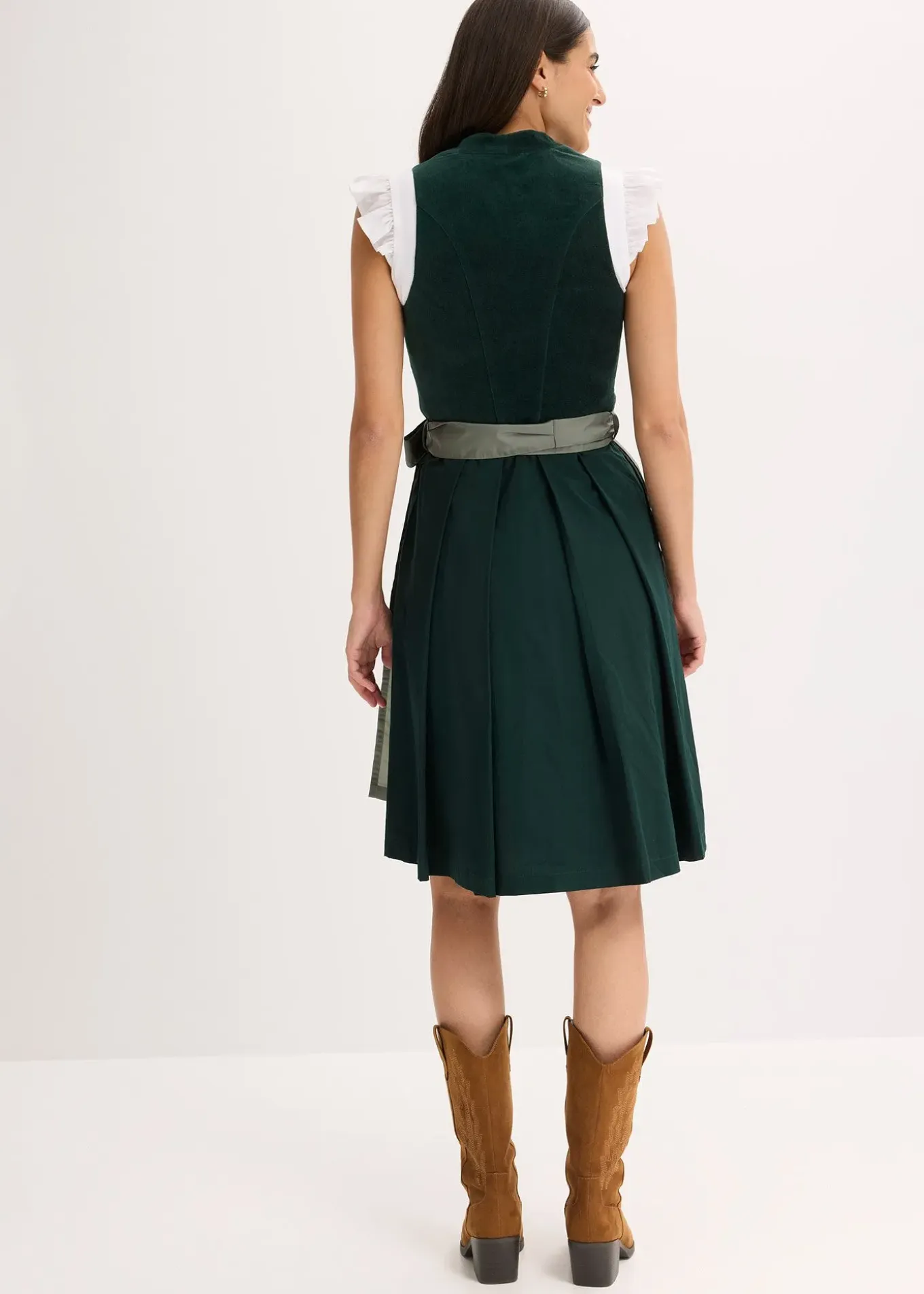 Dirndl avec corsage en velours et tablier en satin