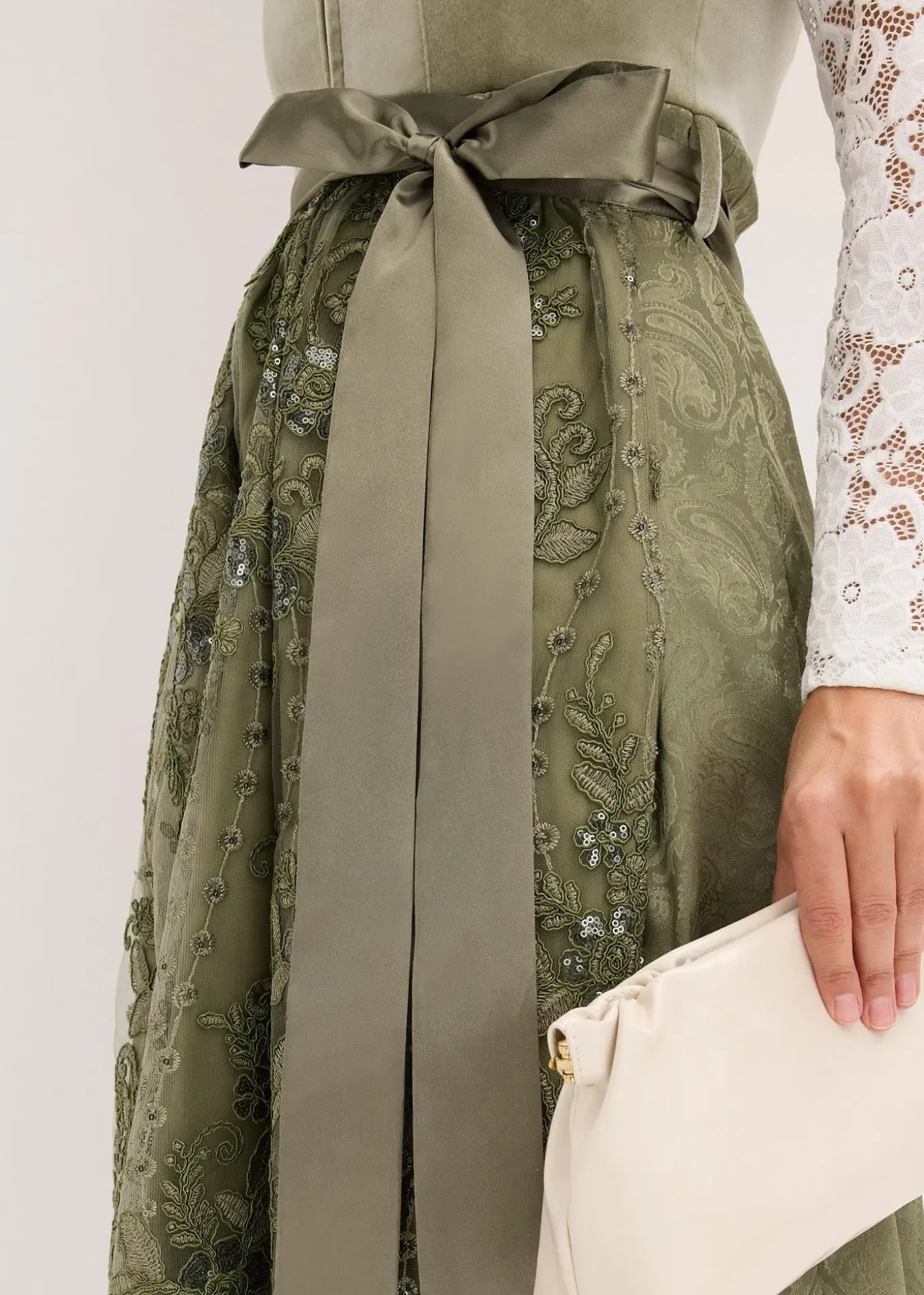 Dirndl avec tablier à sequins (ens. 2 pces)