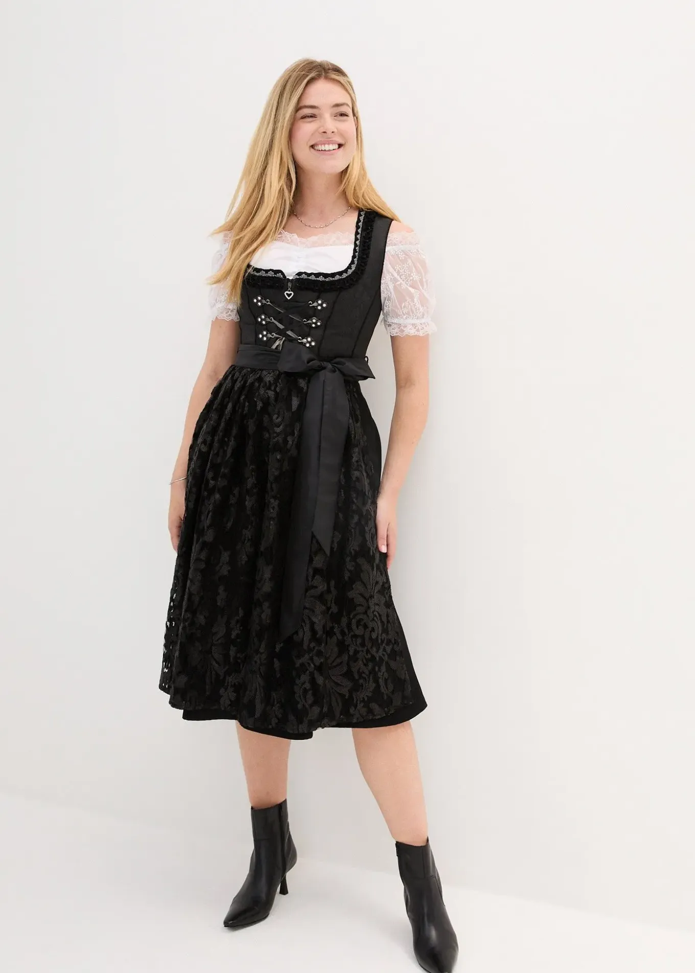 Dirndl avec tablier à sequins (ens. 2 pces)