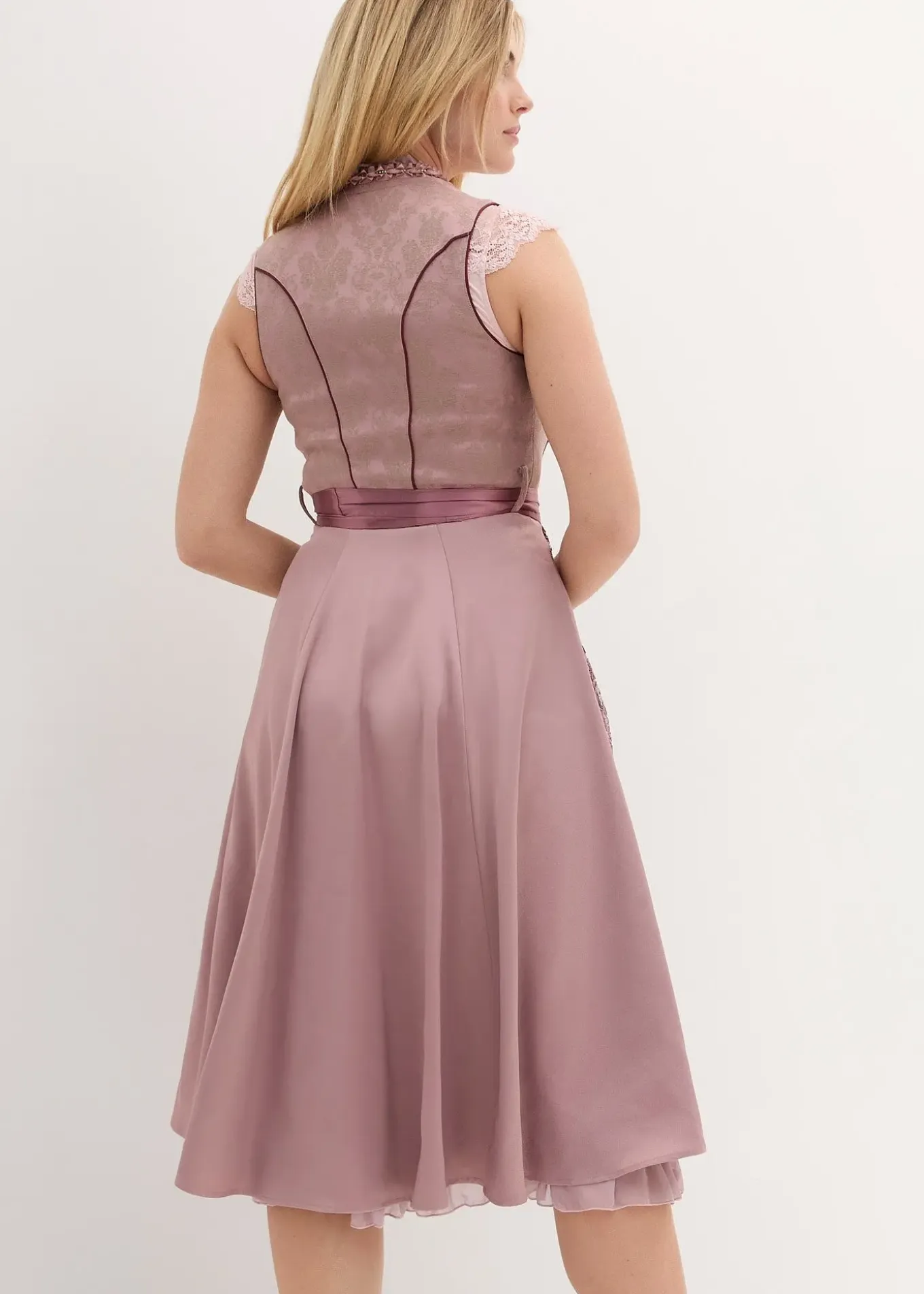 Dirndl avec tablier à sequins