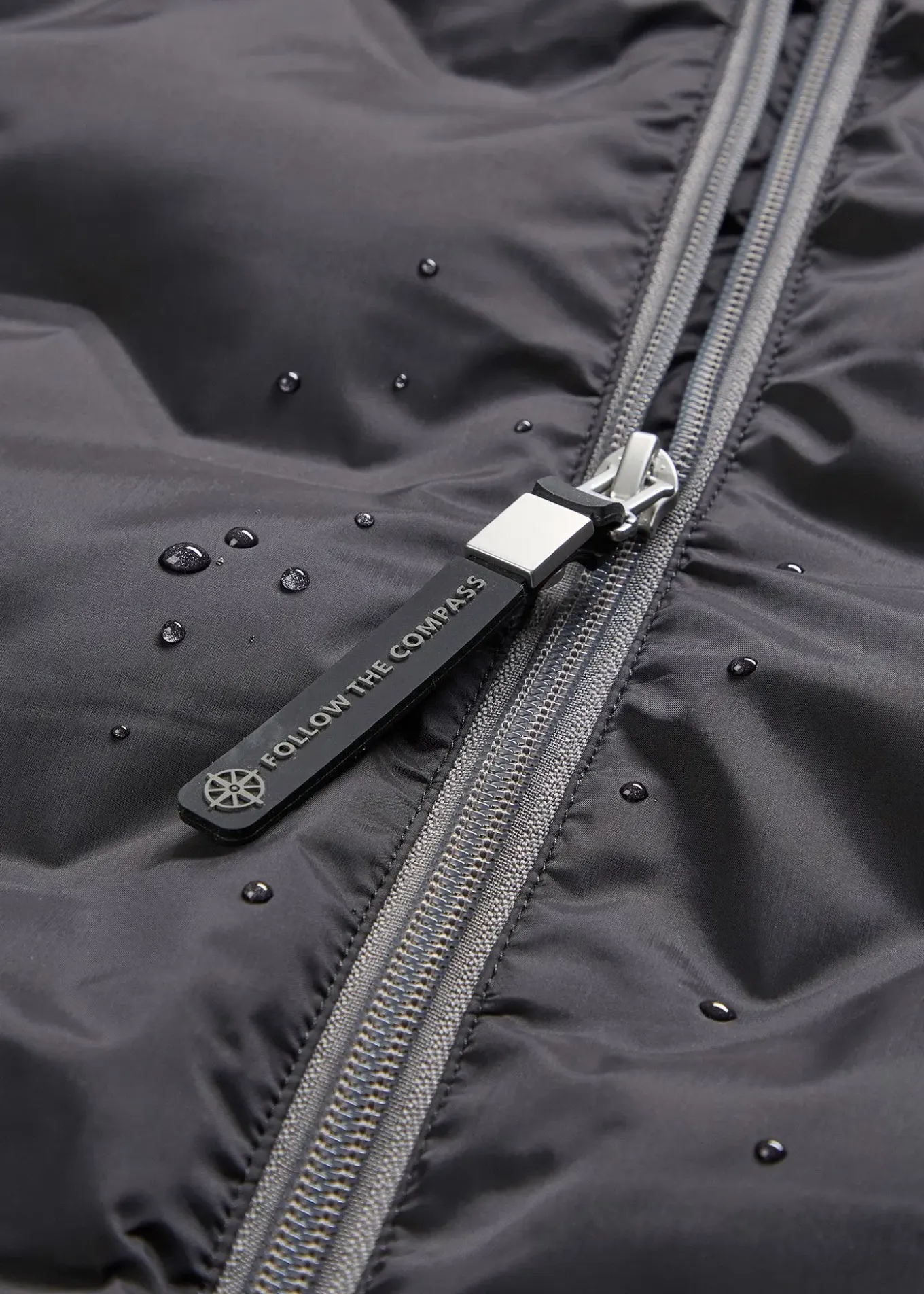 Doudoune courte, ultra légère et déperlante