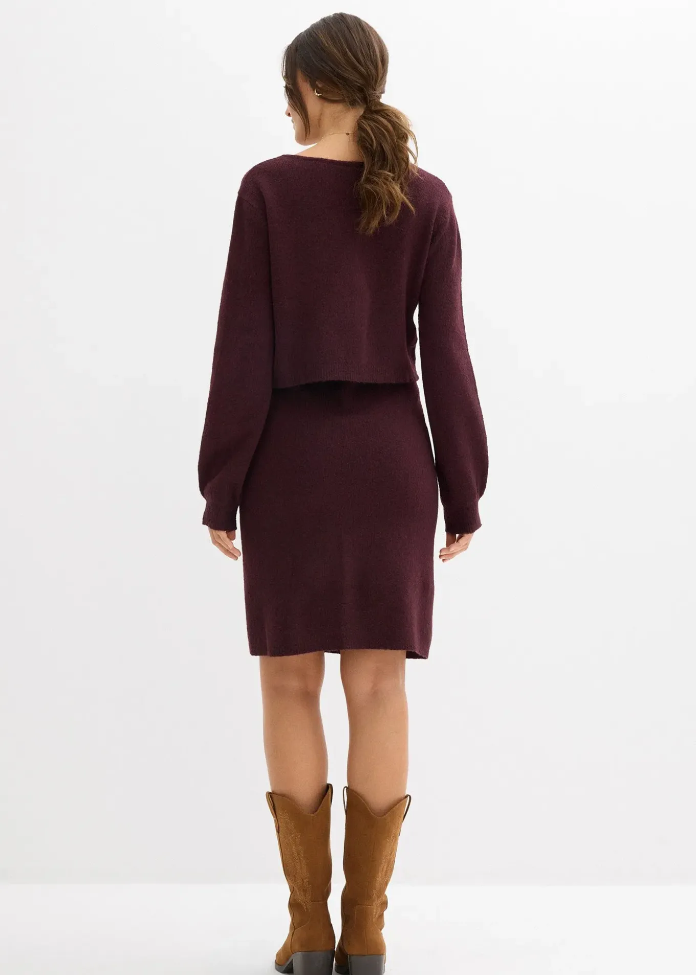 Ensemble 2 pièces en maille de grossesse avec un pull et une jupe