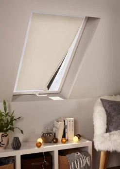 Film occultant pour fenêtre de toit avec bande auto-agrippante