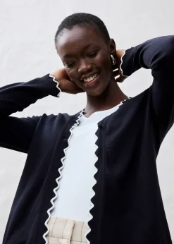 Gilet en fine maille contenant de la soie