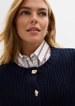 Gilet en grosse maille avec boutons martelés