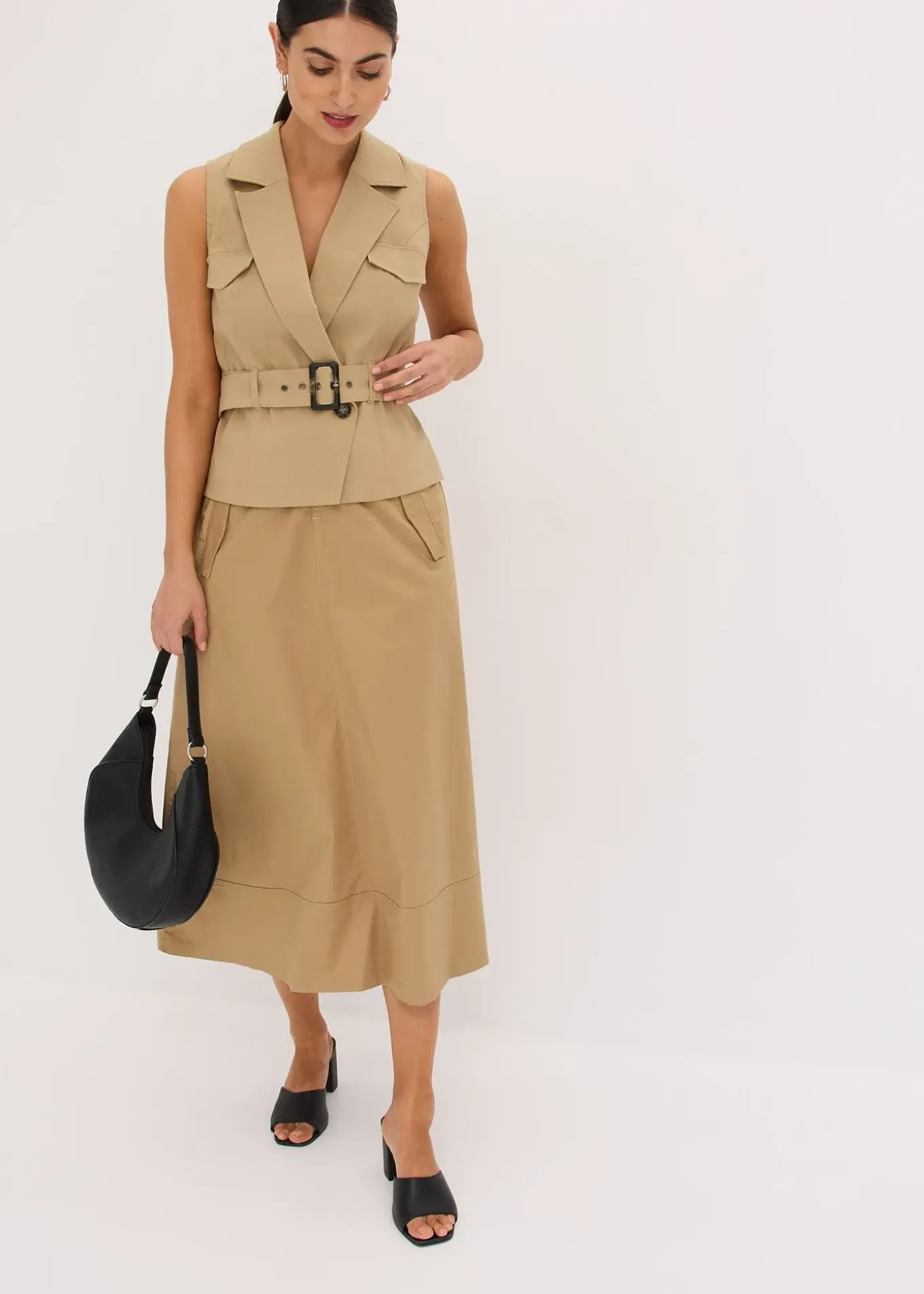 Gilet sans manches avec ceinture