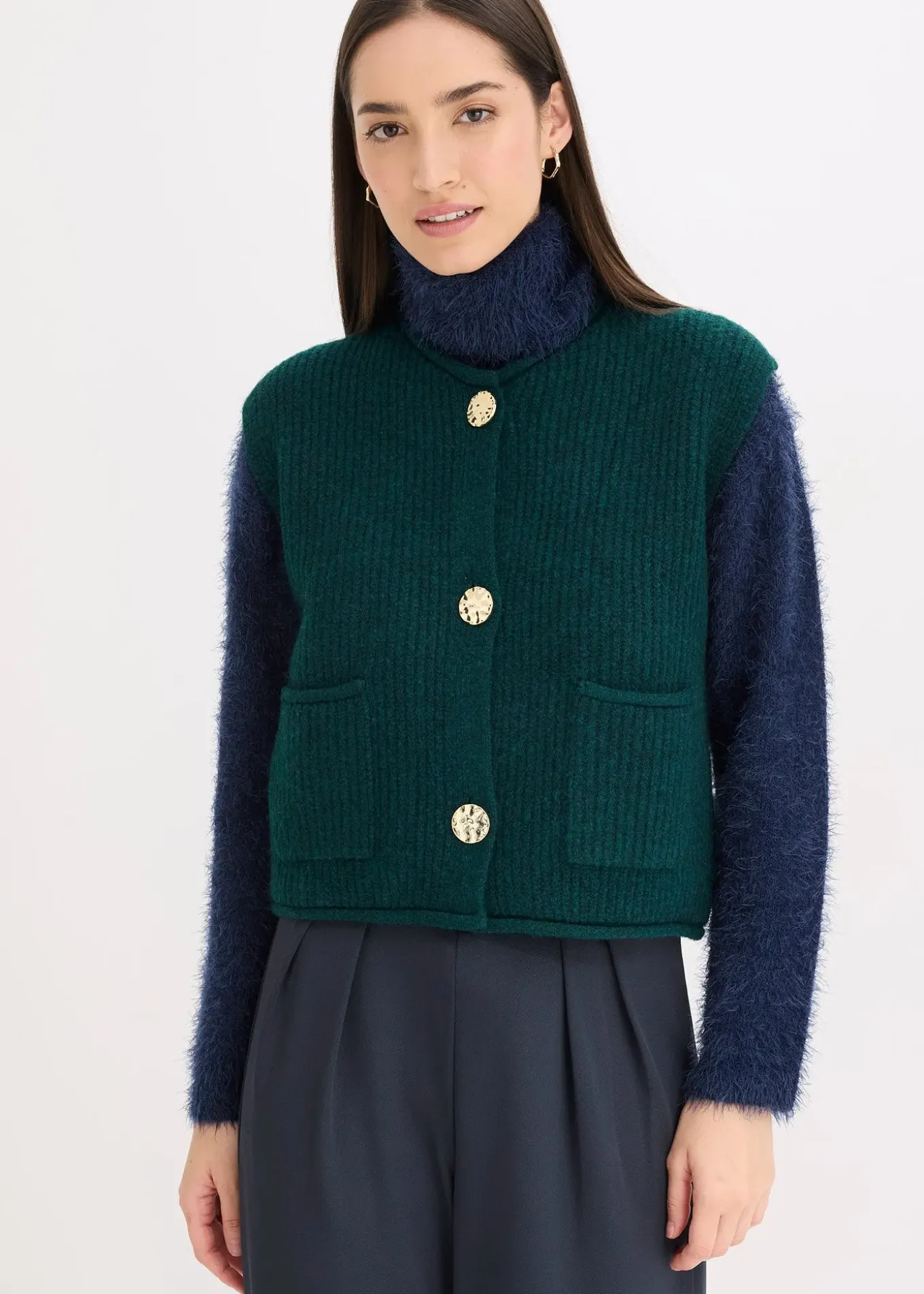 Gilet sans manches en maille à boutons décoratifs