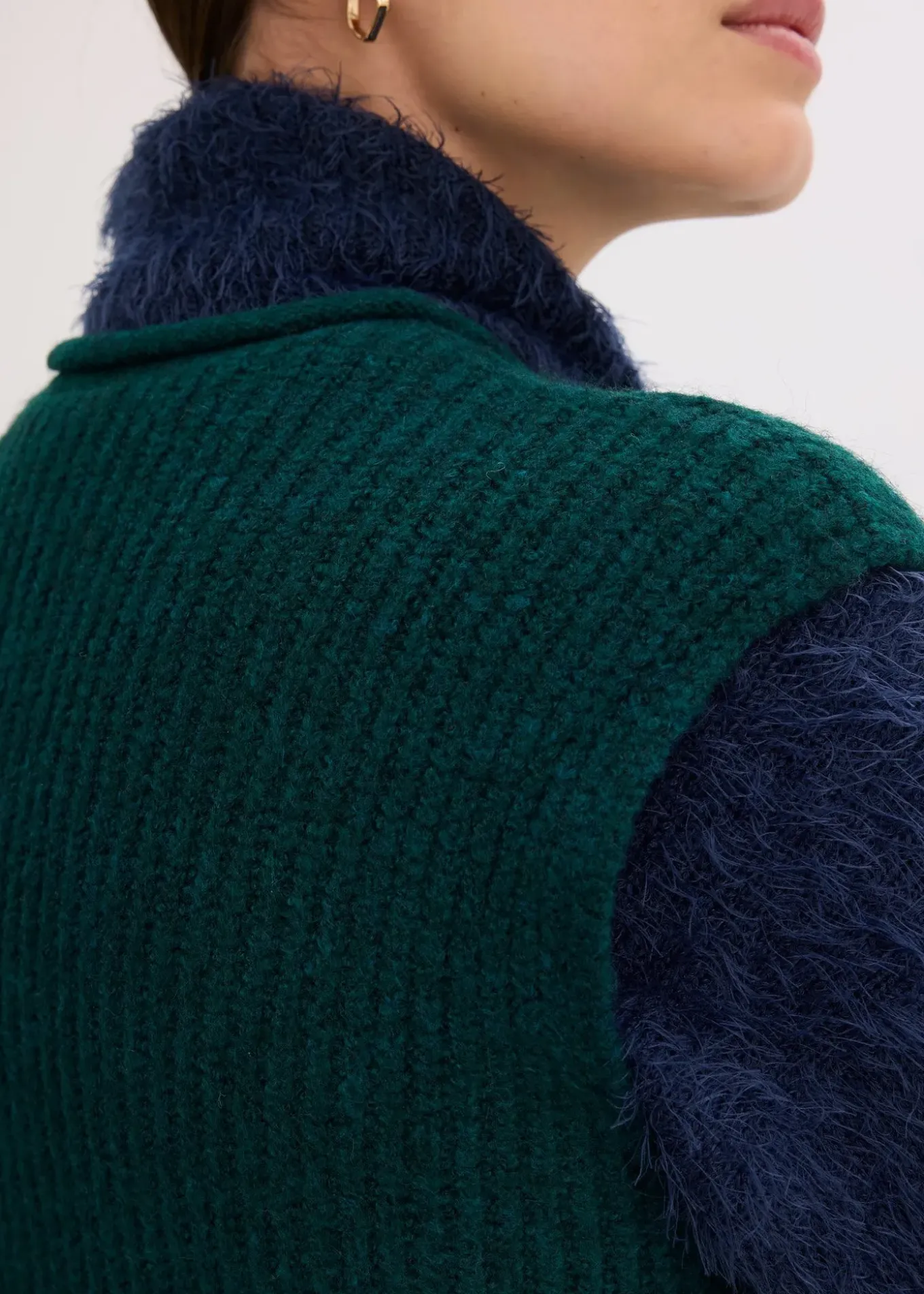 Gilet sans manches en maille à boutons décoratifs