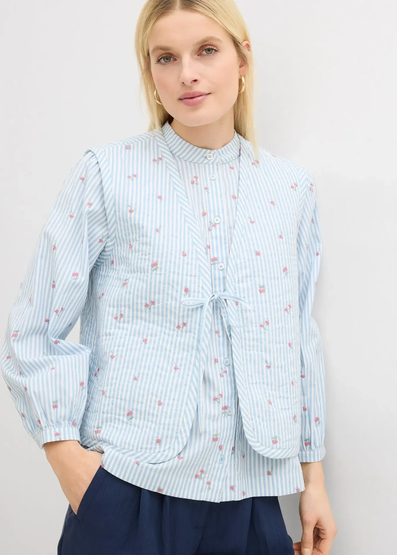 Gilet sans manches matelassé et brodé