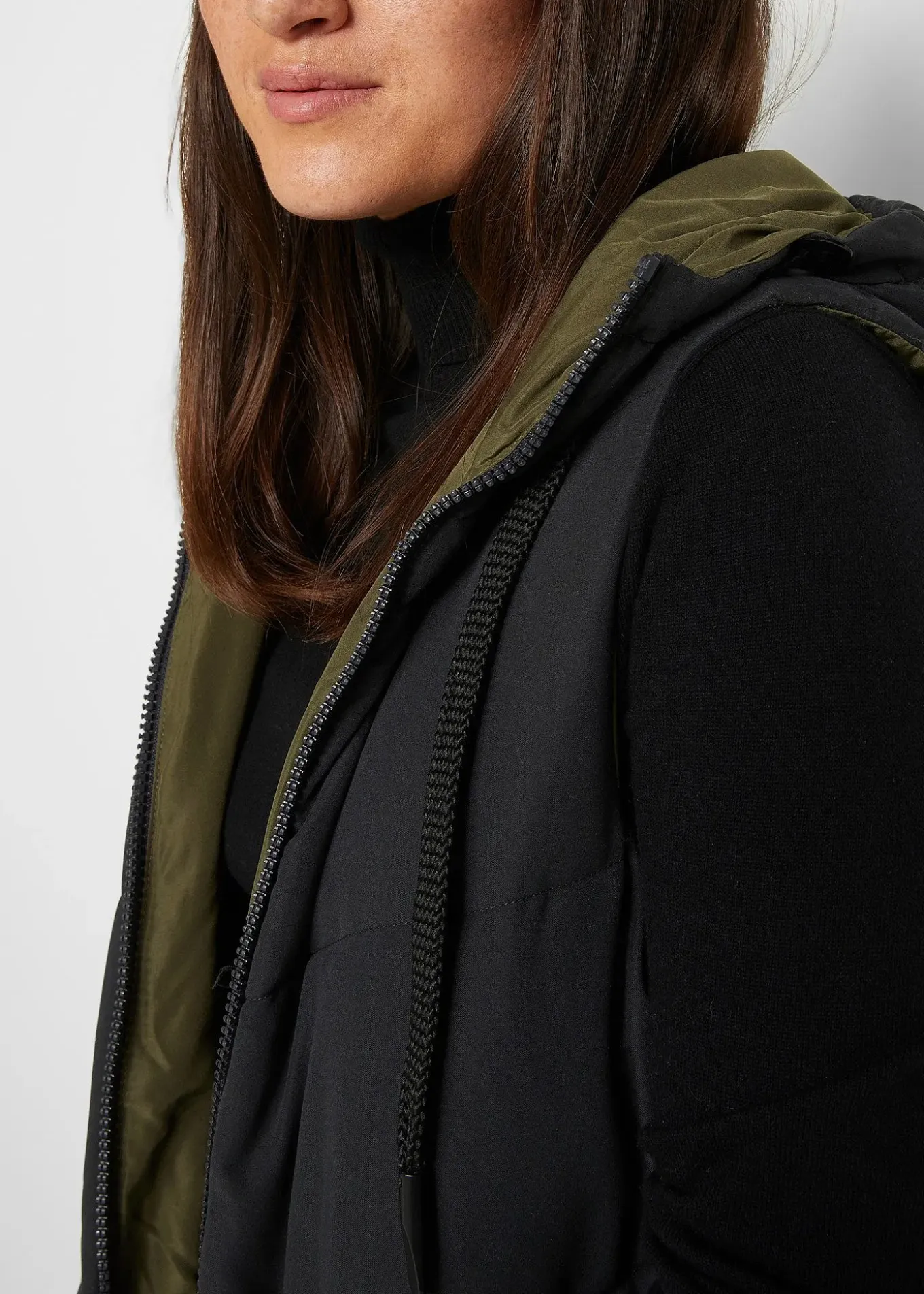 Gilet sans manches matelassé réversible en polyester recyclé avec capuche