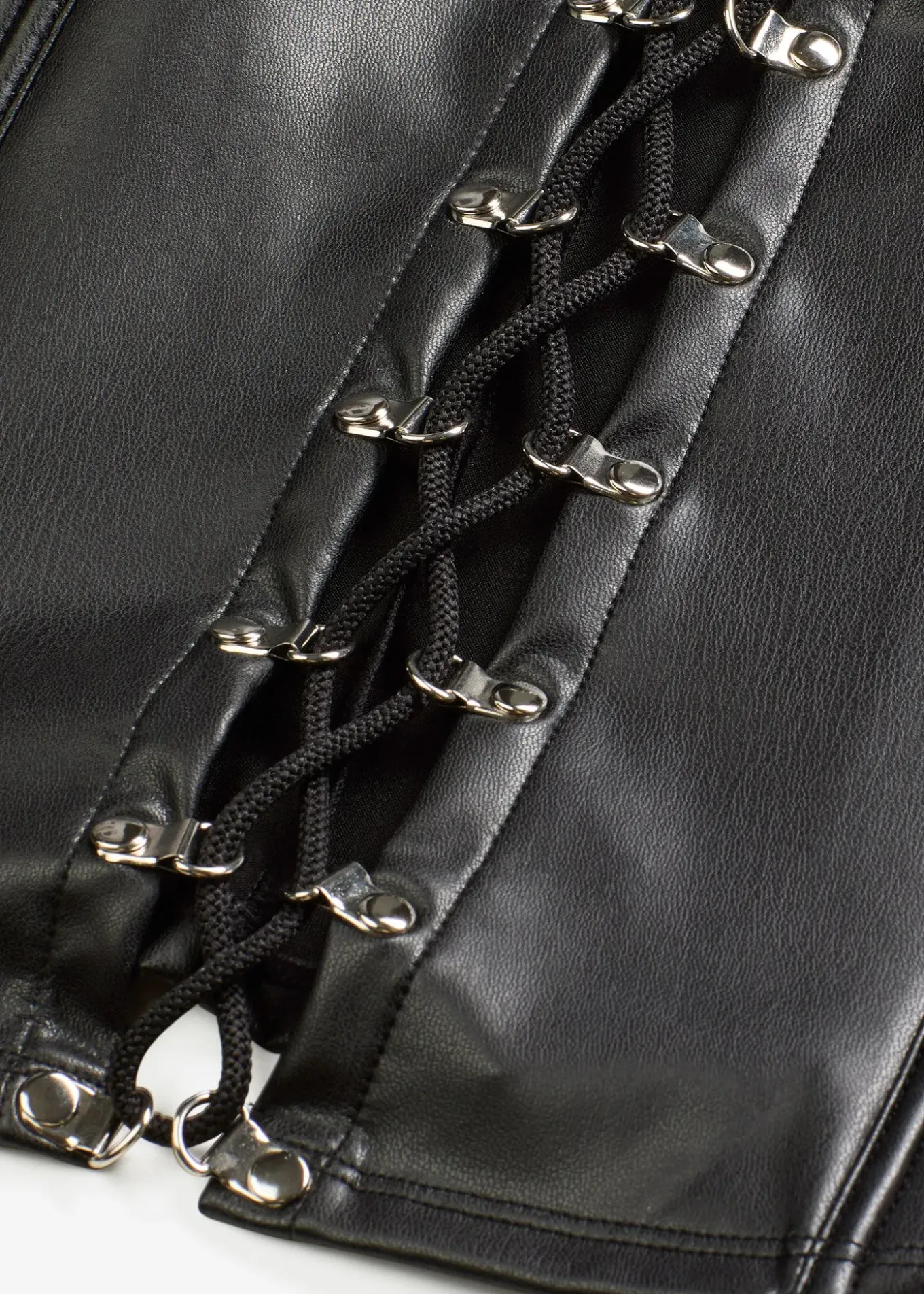 Guêpière wetlook à laçage