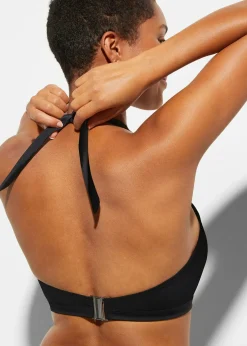 Haut de bikini dos nu