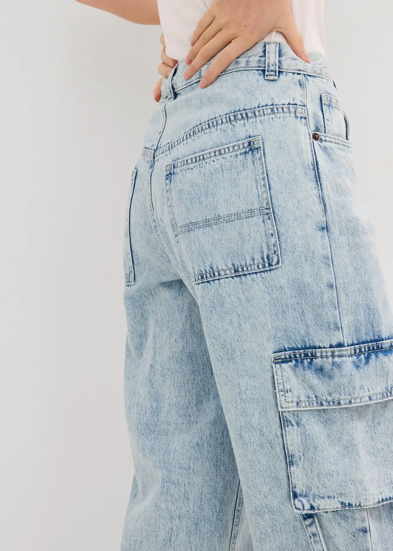 Jean cargo taille mi-haute, peu extensible, long