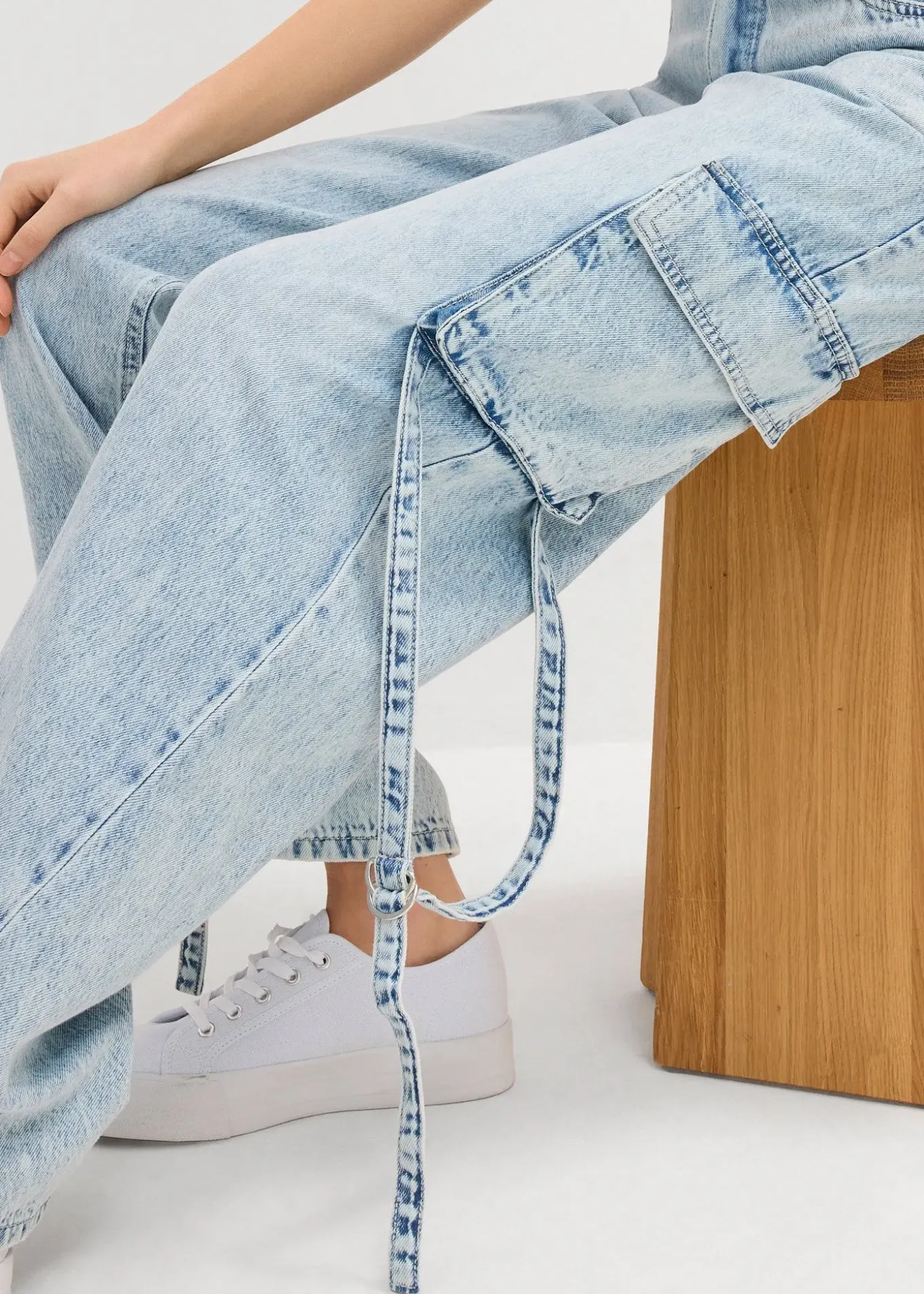 Jean cargo taille mi-haute, peu extensible, long