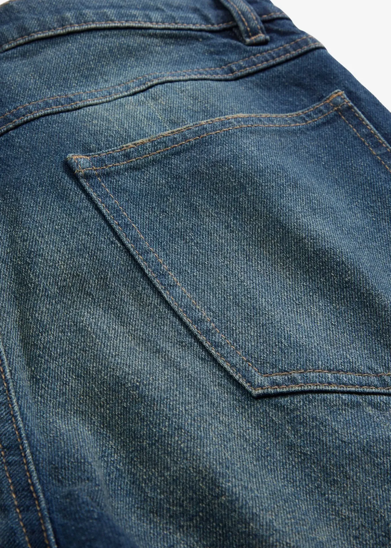 Jean droit et loose, taille haute, peu extensible