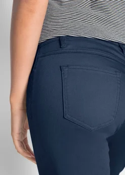 Jean droit, taille mi-haute et confortable